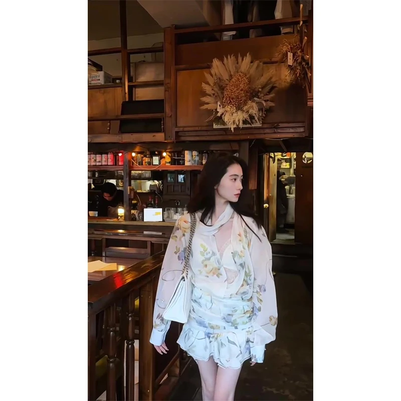 夏季新款碎花小清新衬衫上衣套装绝美时尚气质设计感纯欲风短裙子