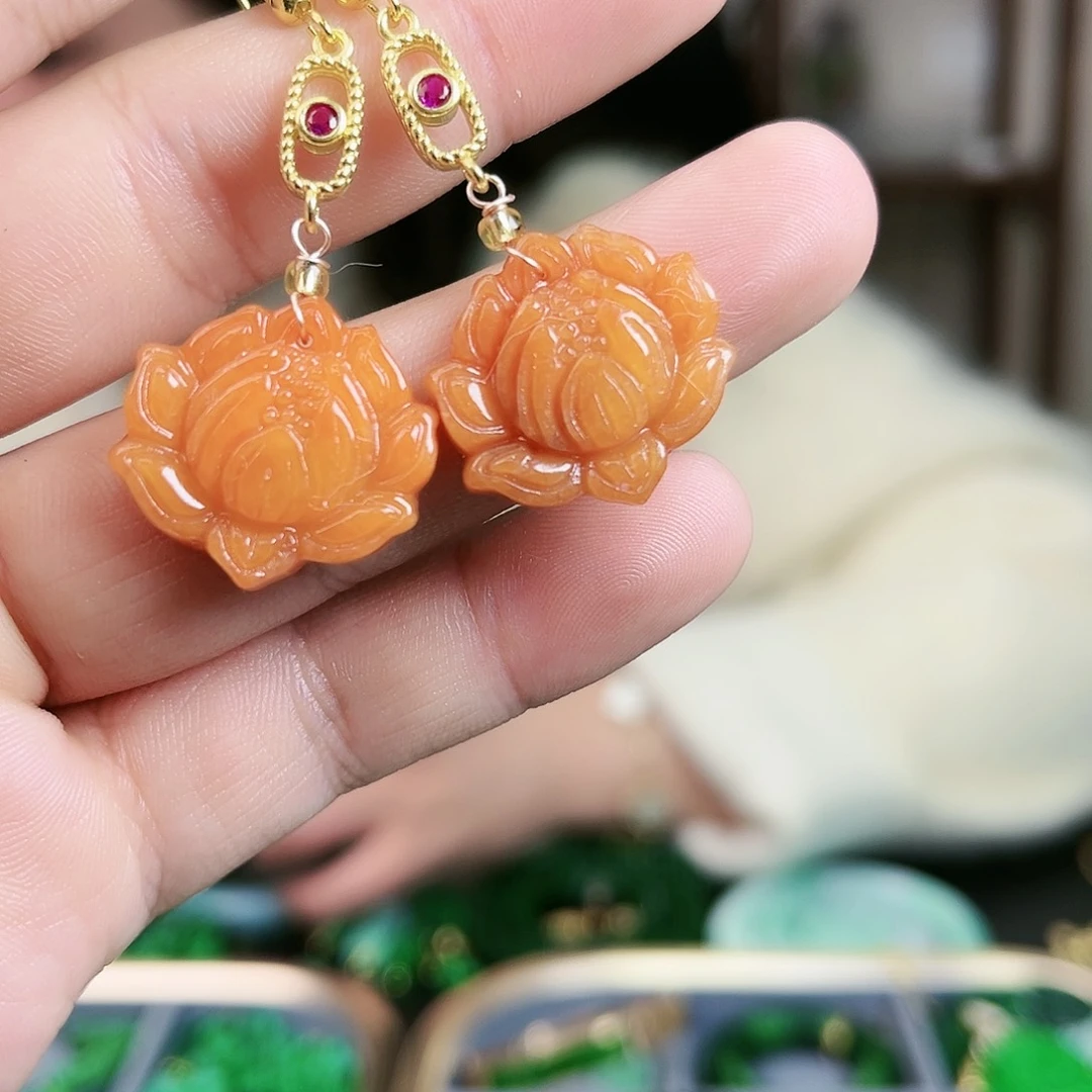 翡翠颈饰未镶嵌耳饰