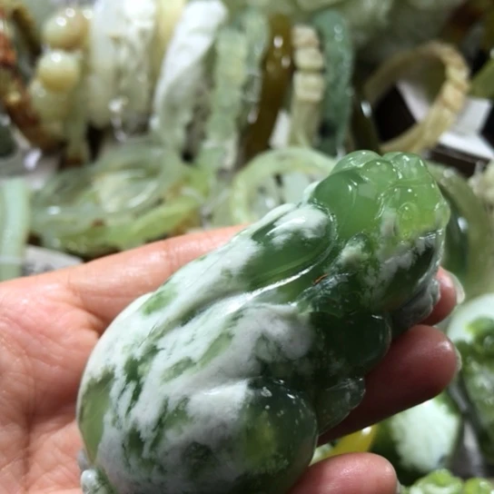 岫玉未镶嵌手把手把貔貅