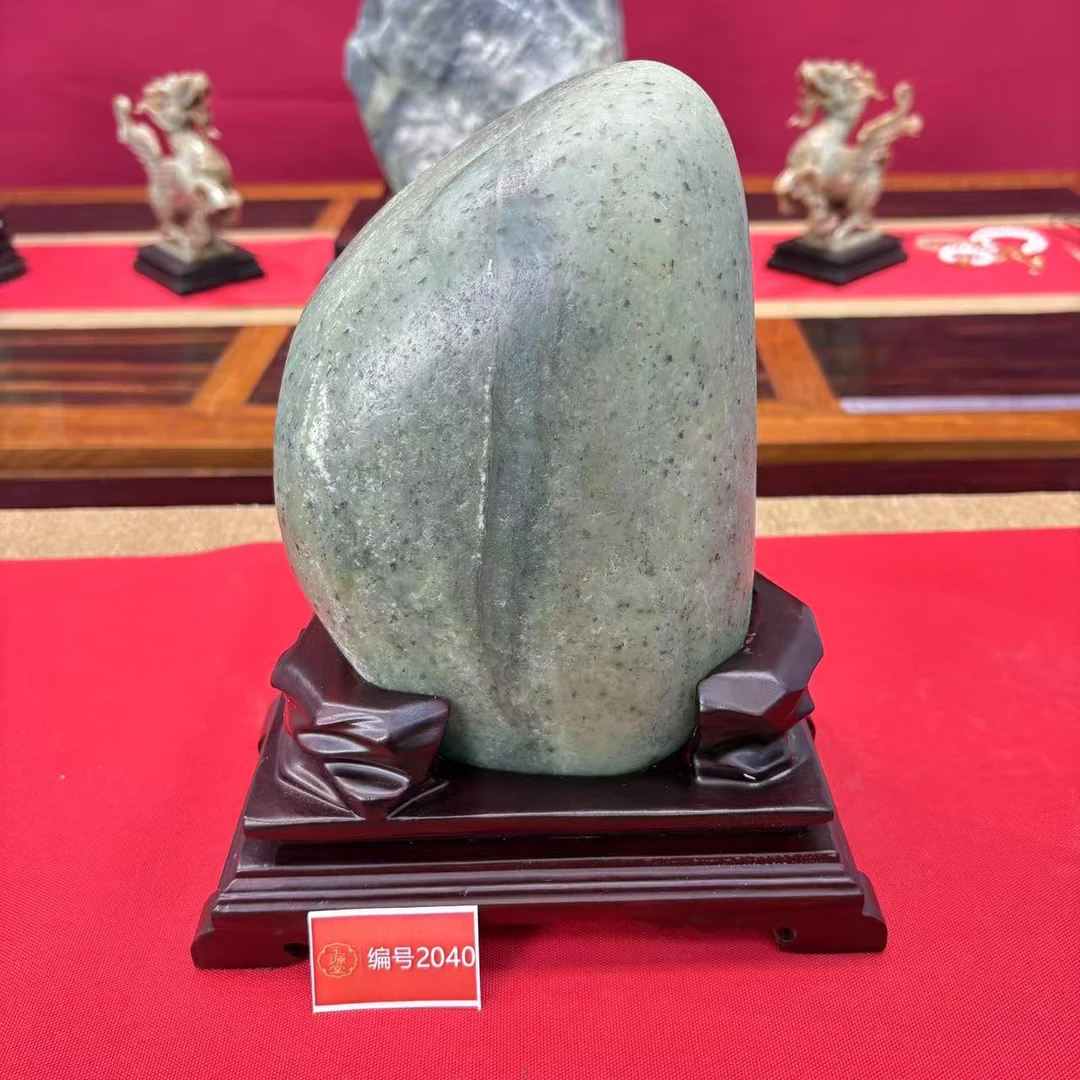 新疆玉料原石发一件带底座编号2040