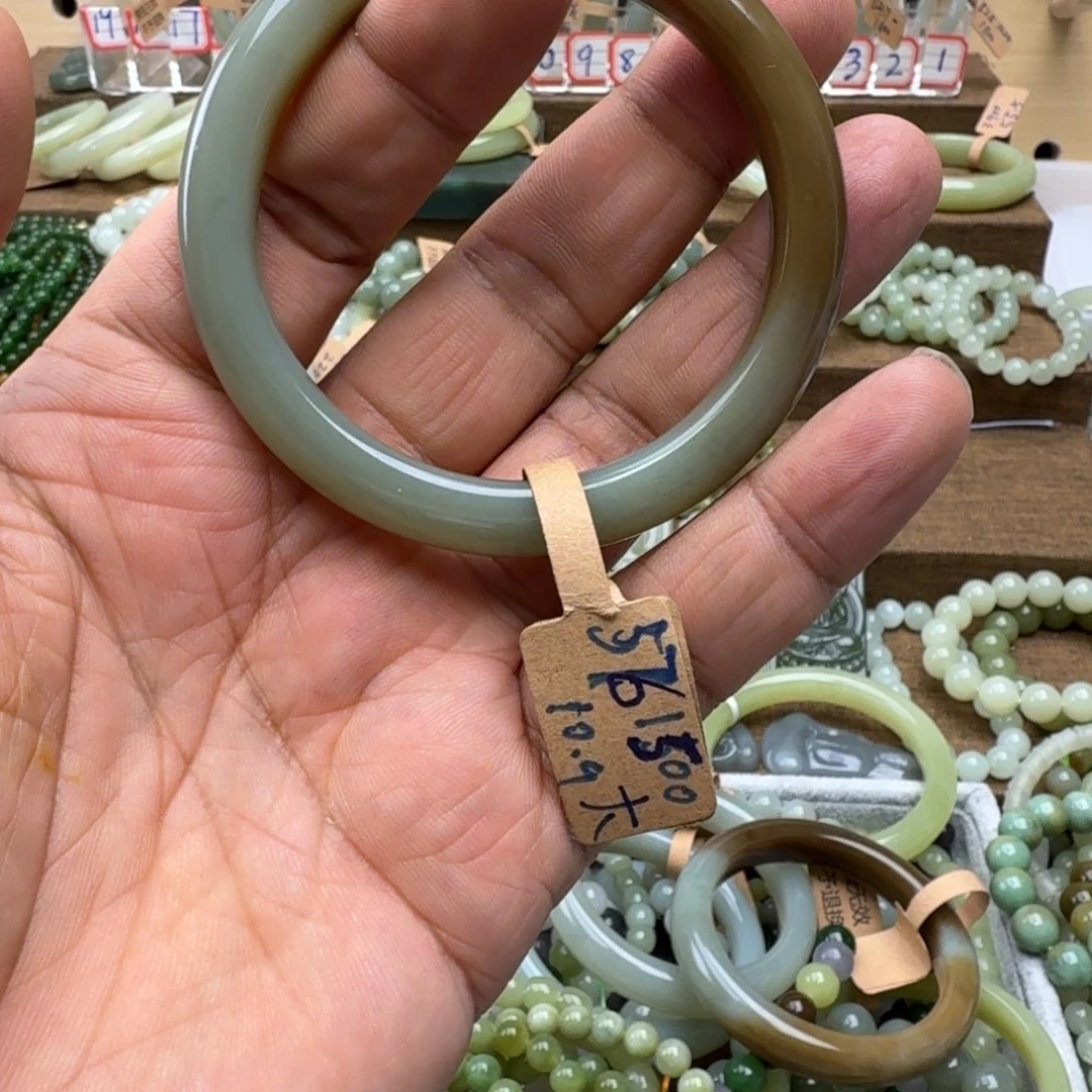 ****）和田玉未镶嵌手镯