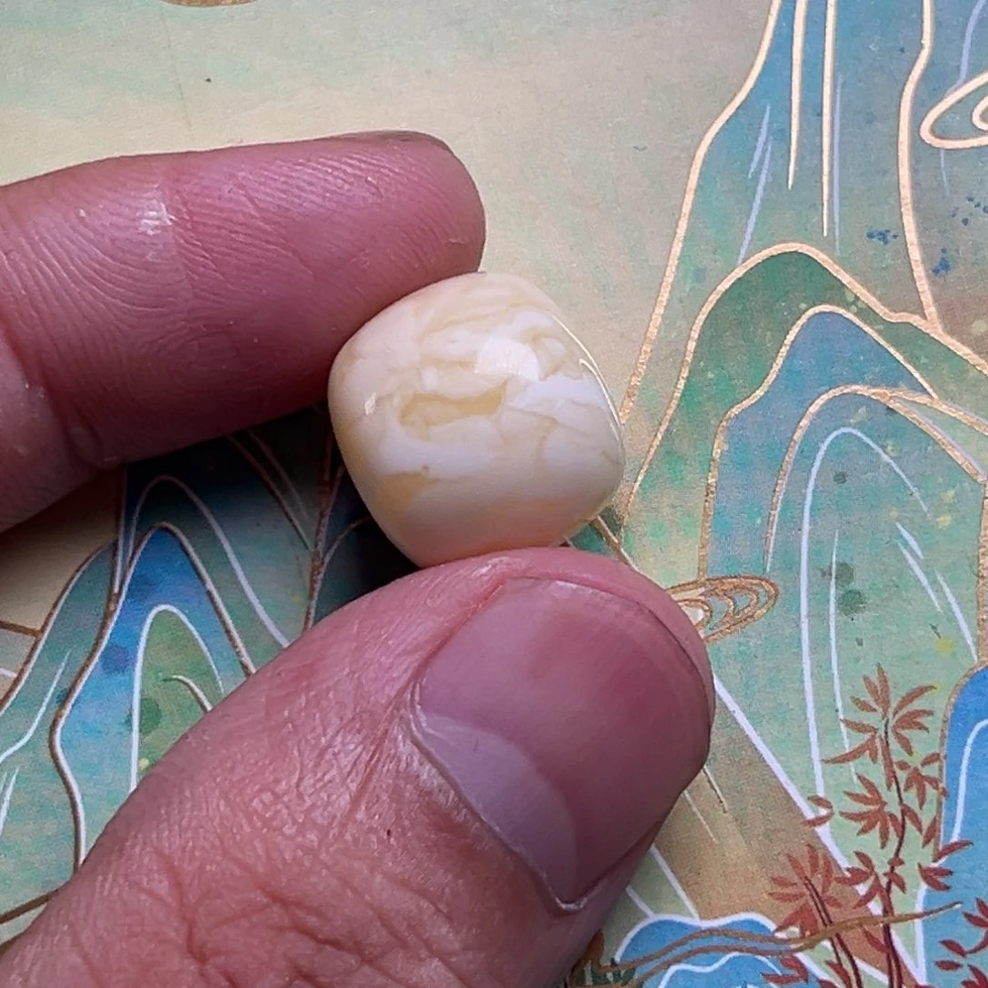 琥珀未镶嵌裸石蜜蜡俄白老型14.9乘13.9