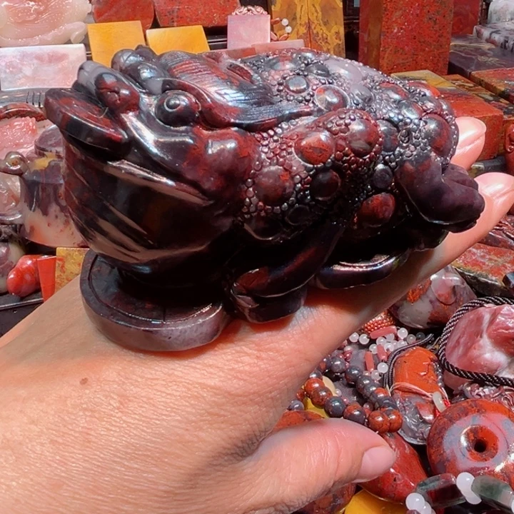 玉桂林鸡血玉手玩件