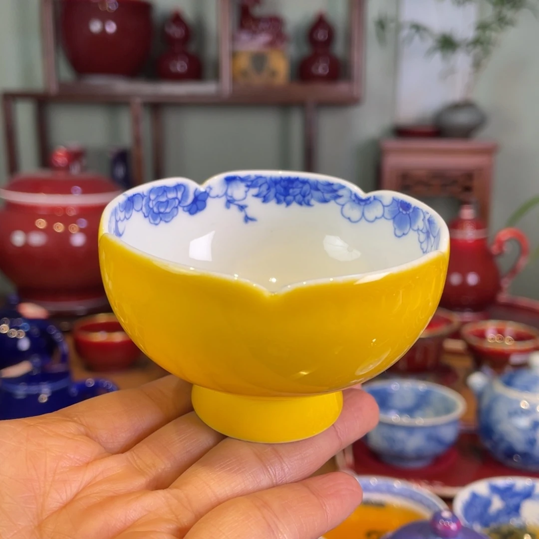 清欢雅玩原矿帝王黄内绘蝶恋花花口杯