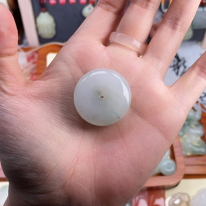 草***包石英质玉未镶嵌颈饰