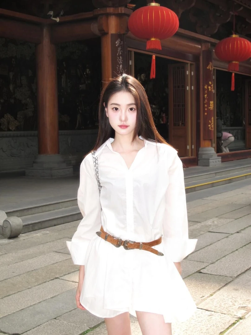 初春衬衫露思同款白不规则翻领衬衫辣妹宽松慵懒百搭长袖衬衣女