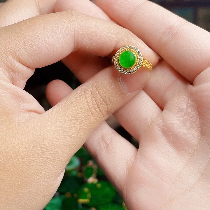 翡翠未镶嵌颈饰多样性