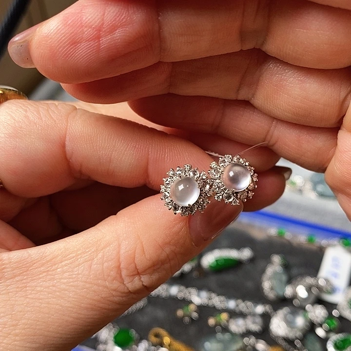 翡翠颈饰18K金镶嵌耳钉