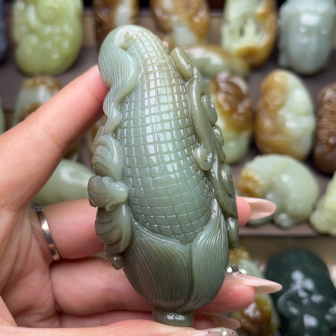 和田玉未镶嵌把件