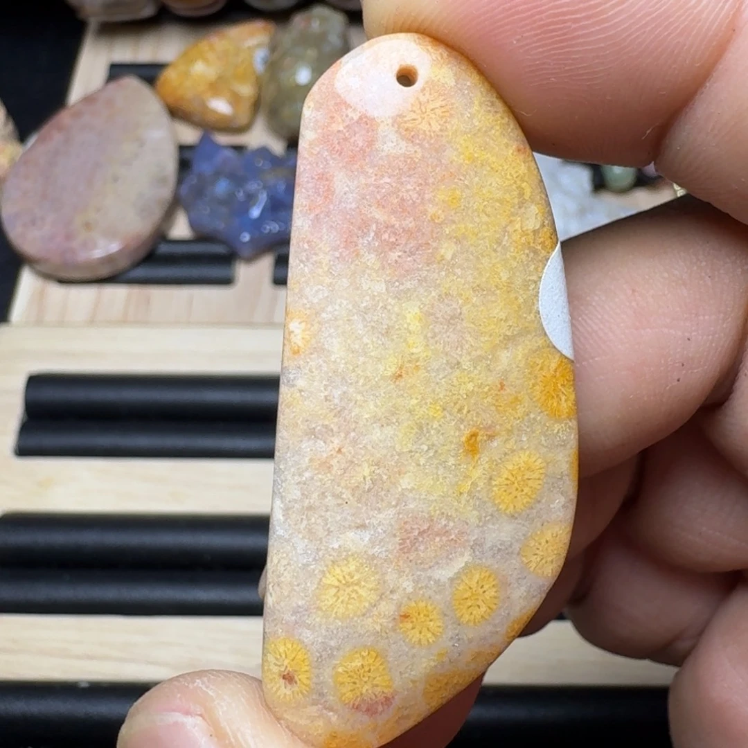 未镶嵌纯天然色有机玉石保真色硅化玉