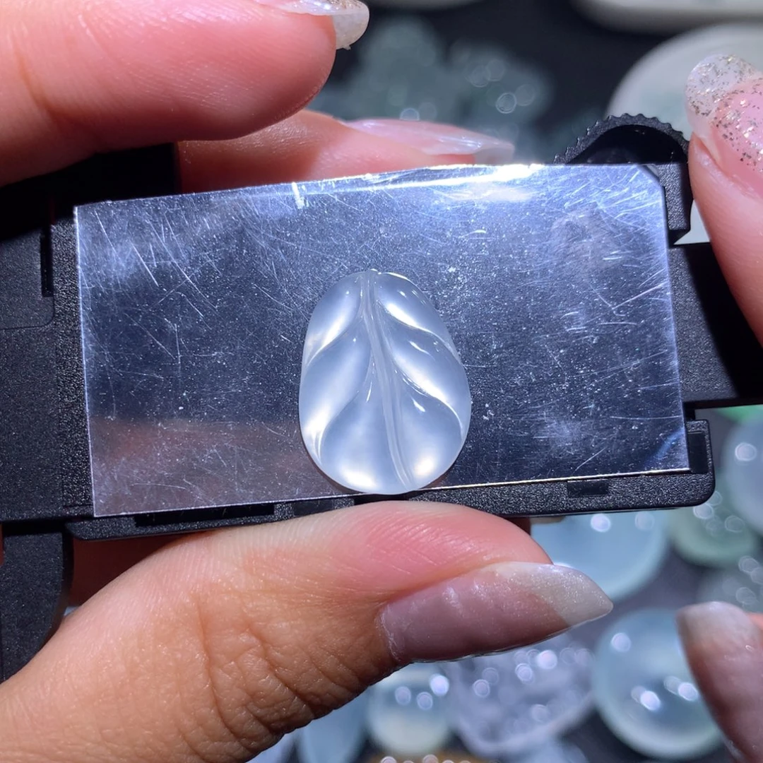 翡翠裸石未镶嵌玻璃芭蕉叶