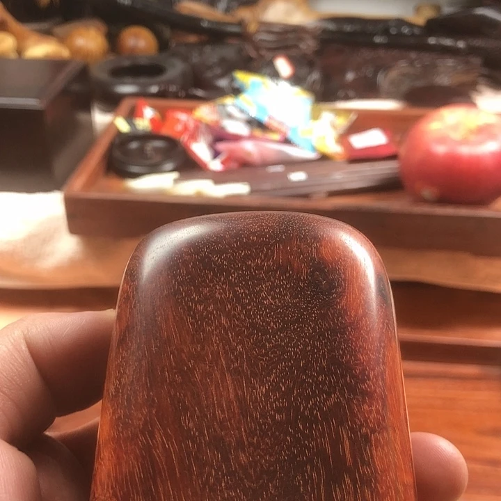 端景台紫檀木类紫檀肥皂料，牛毛纹，黑飘红