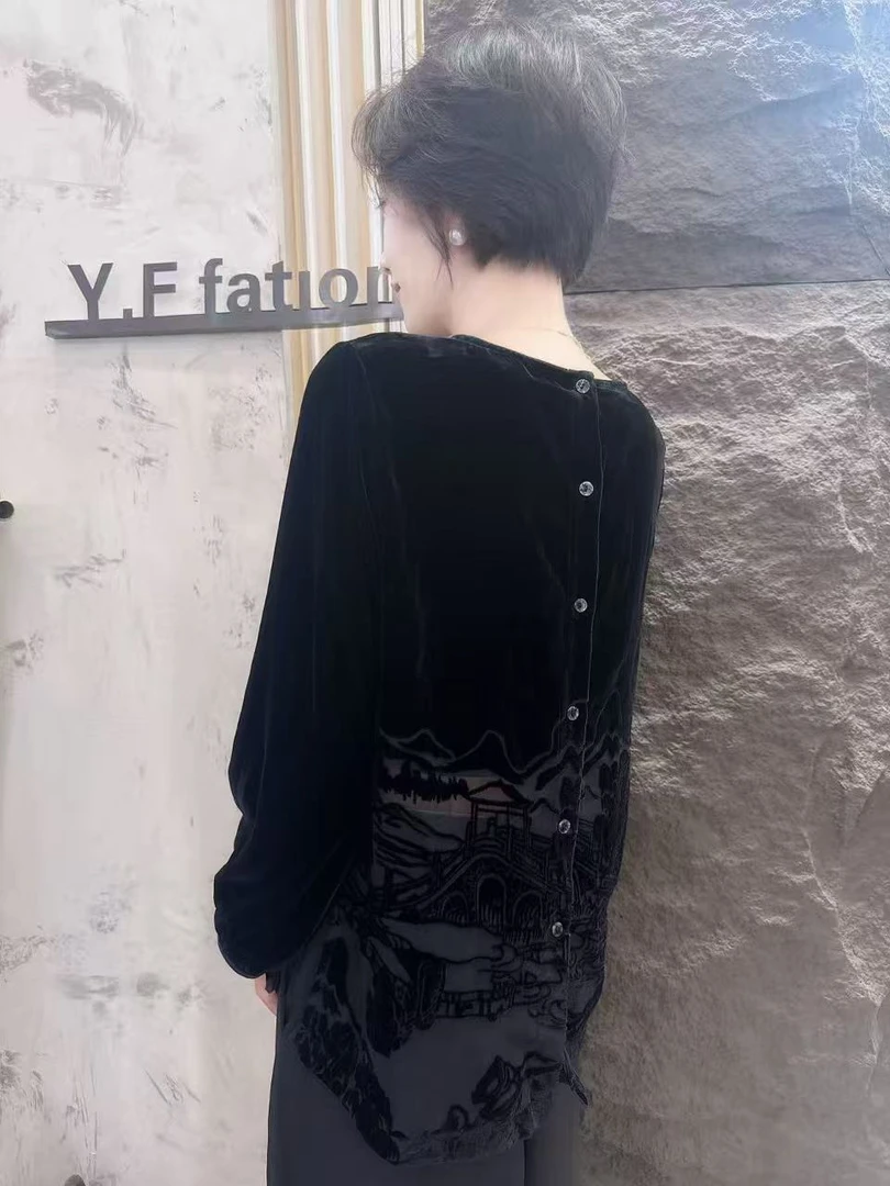醋酸丝绒4D立体雕花圆领设计师款