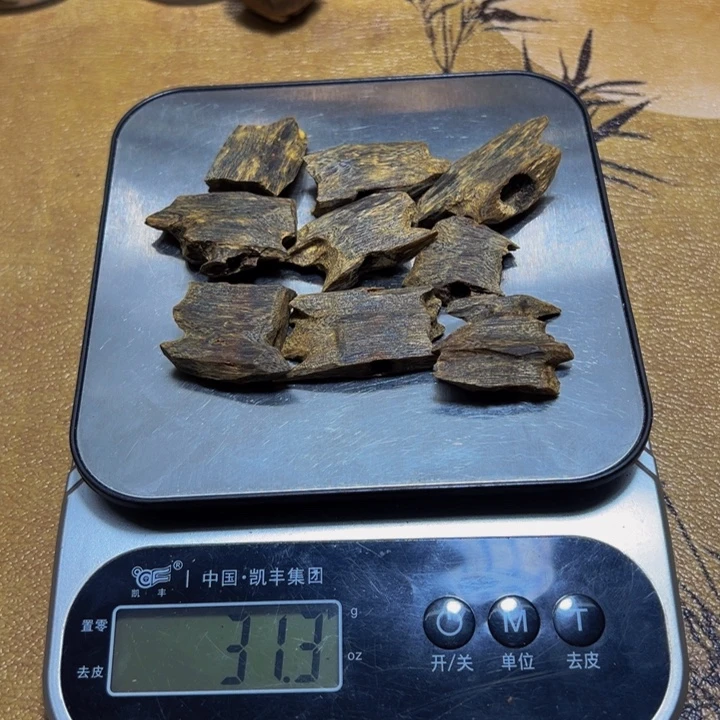当***G沉香碎屑沉香透顶绿老料30g