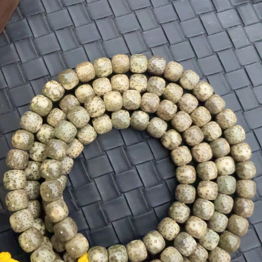 手串星月菩提L87脖挂原生态石玉料