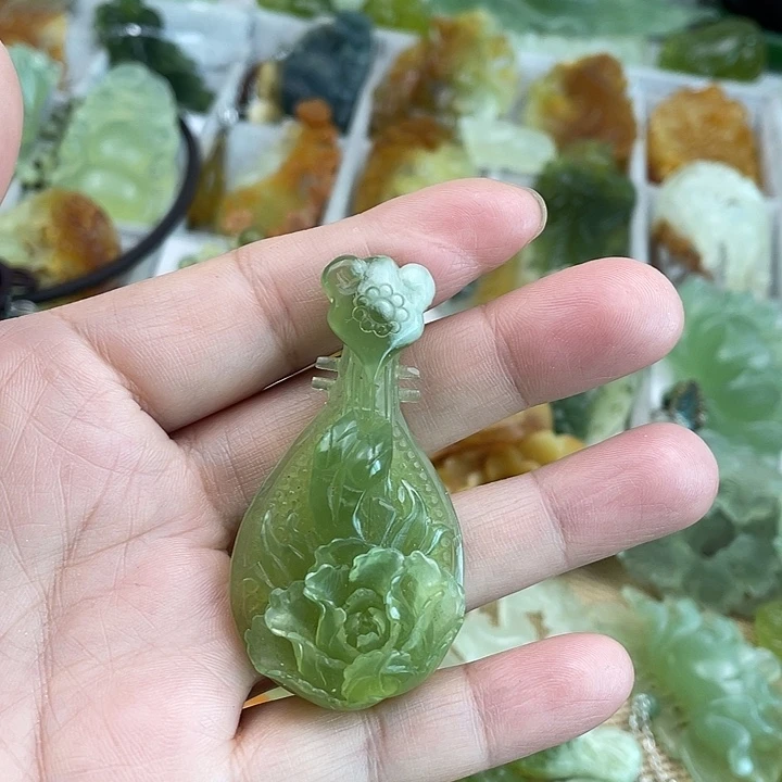 蛇纹石玉未镶嵌颈饰