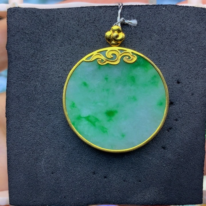 翡翠18K金镶嵌颈饰翡翠