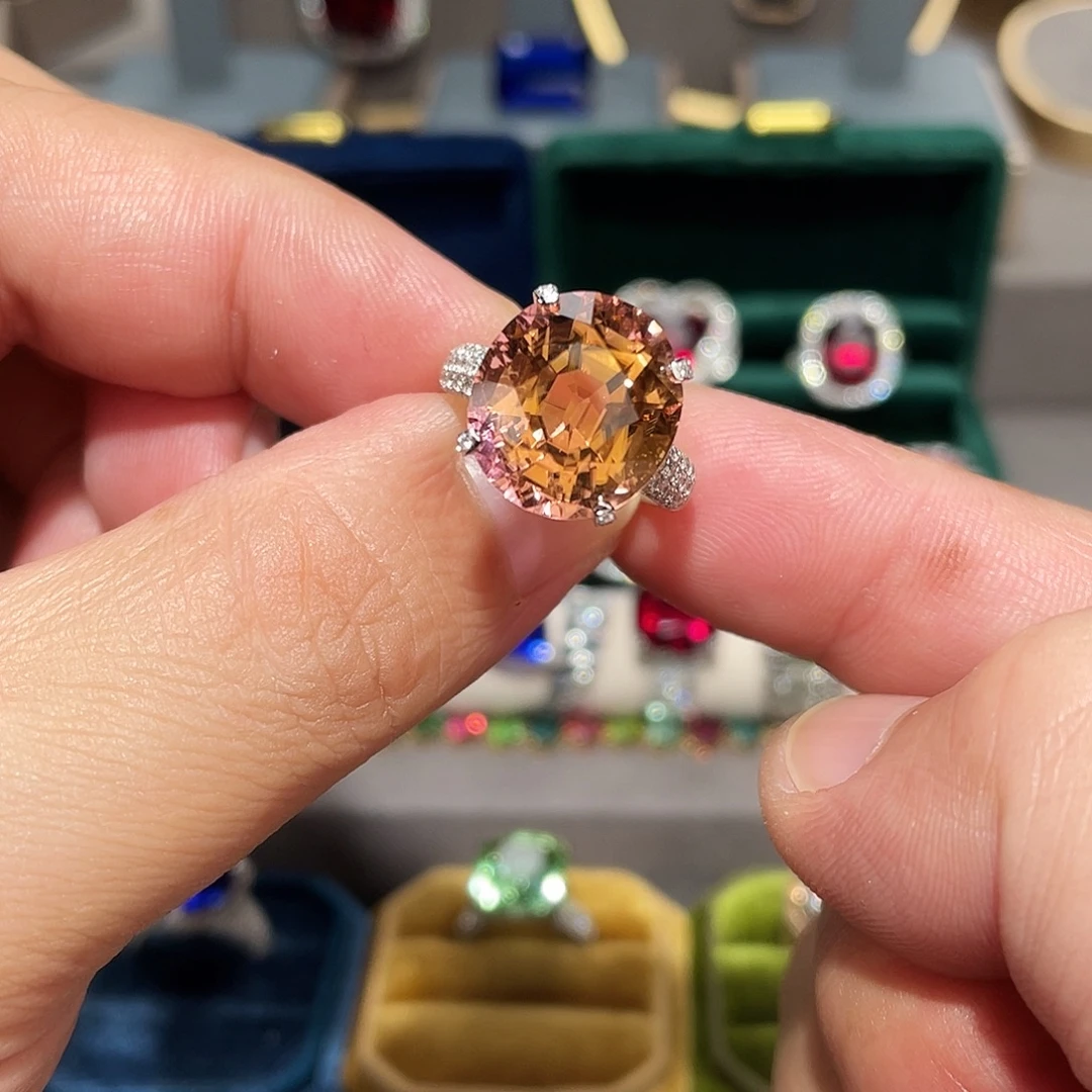 18K金镶嵌碧玺戒指11.41ct