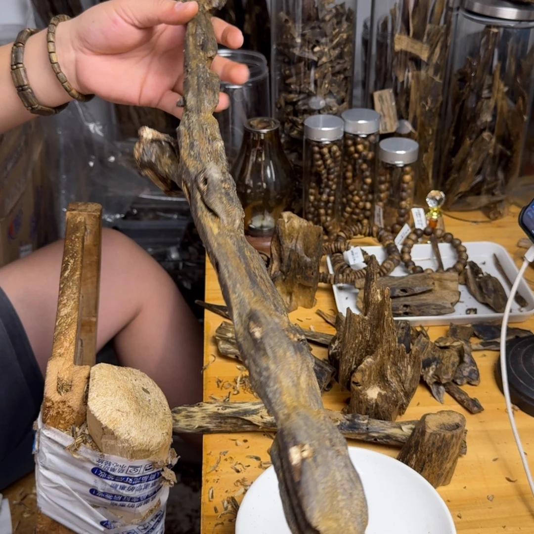 沉香沉香碎屑风**起金沙叶母树块料266克