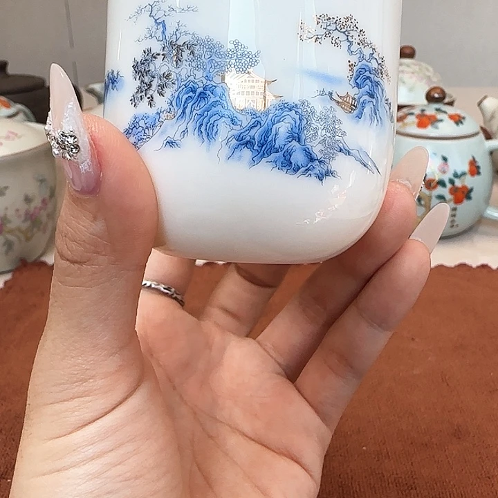 羊脂玉蓝色山水主人杯