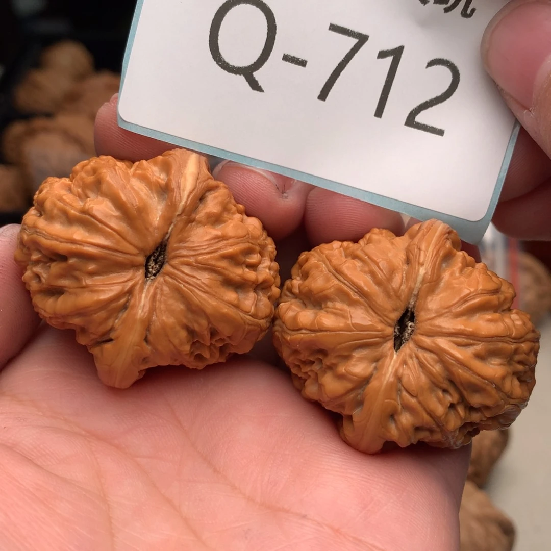 文玩核桃把件42元宝…..