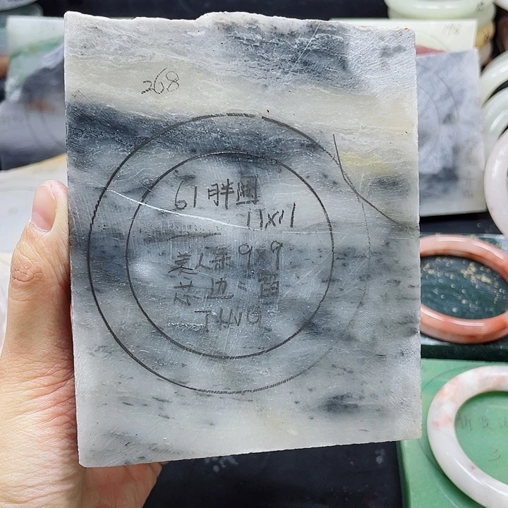 未镶嵌手镯石英质玉定制