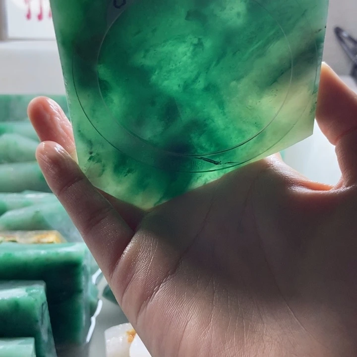 刘***姐定制石英质玉（非洲翠）