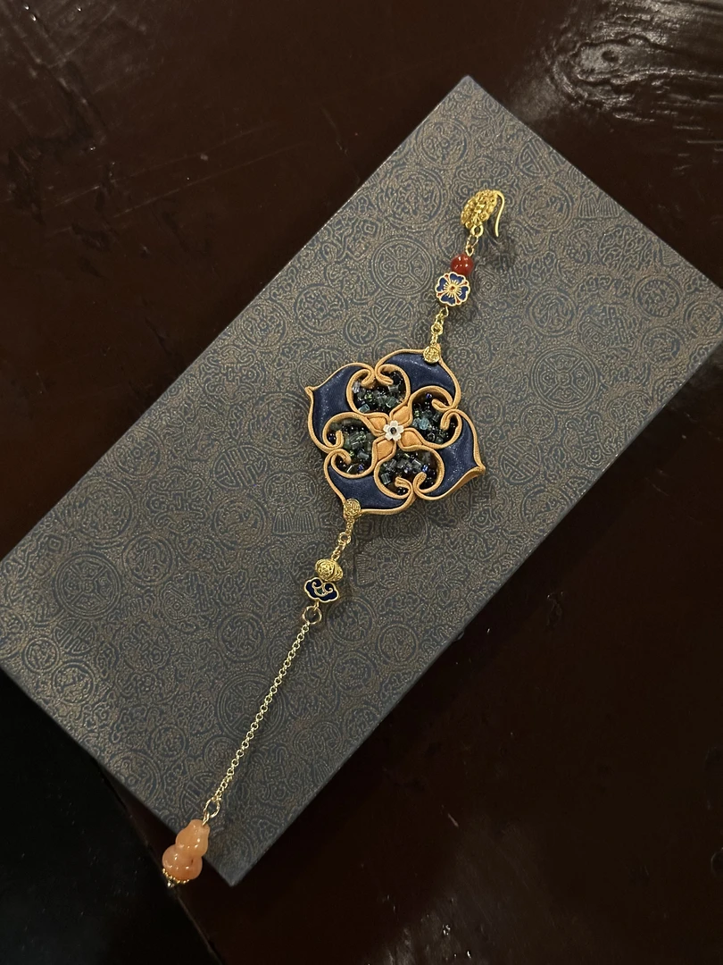 钟小念【望新河】新款复古衣襟