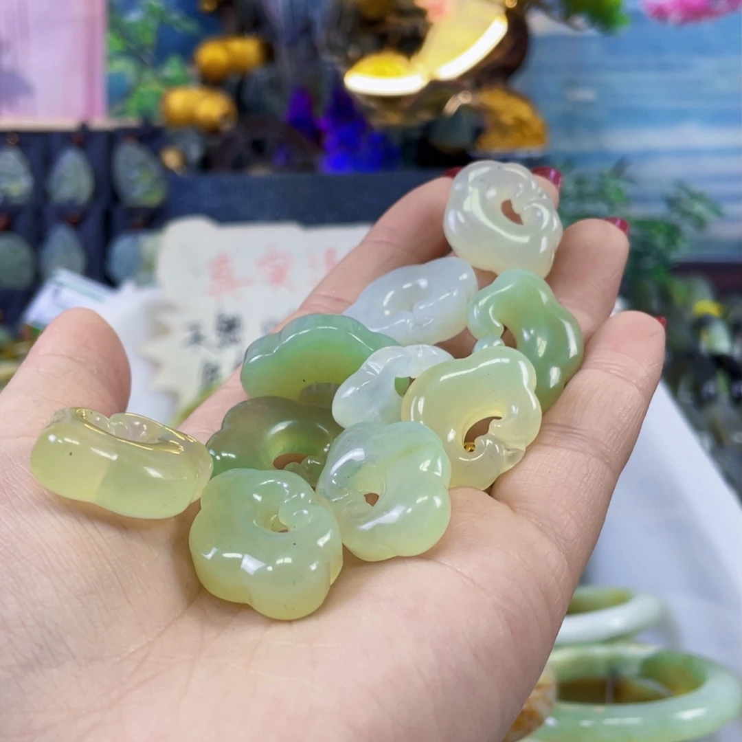 蛇纹石玉颈饰未镶嵌多样性随机发一个祥云