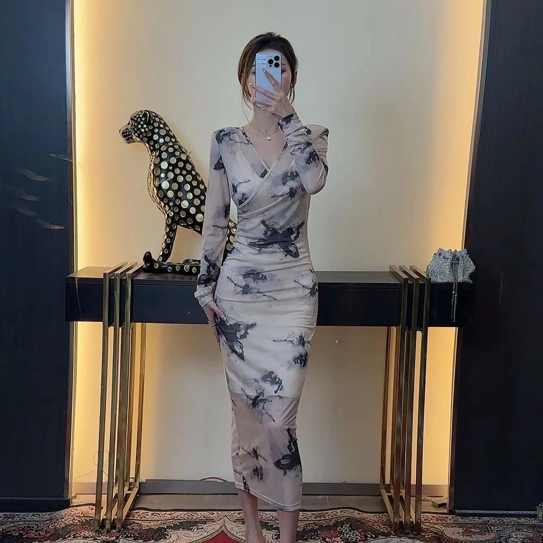 2025春夏款网纱V领长袖花飞蝶舞显瘦包身修身时尚百搭连衣裙长款