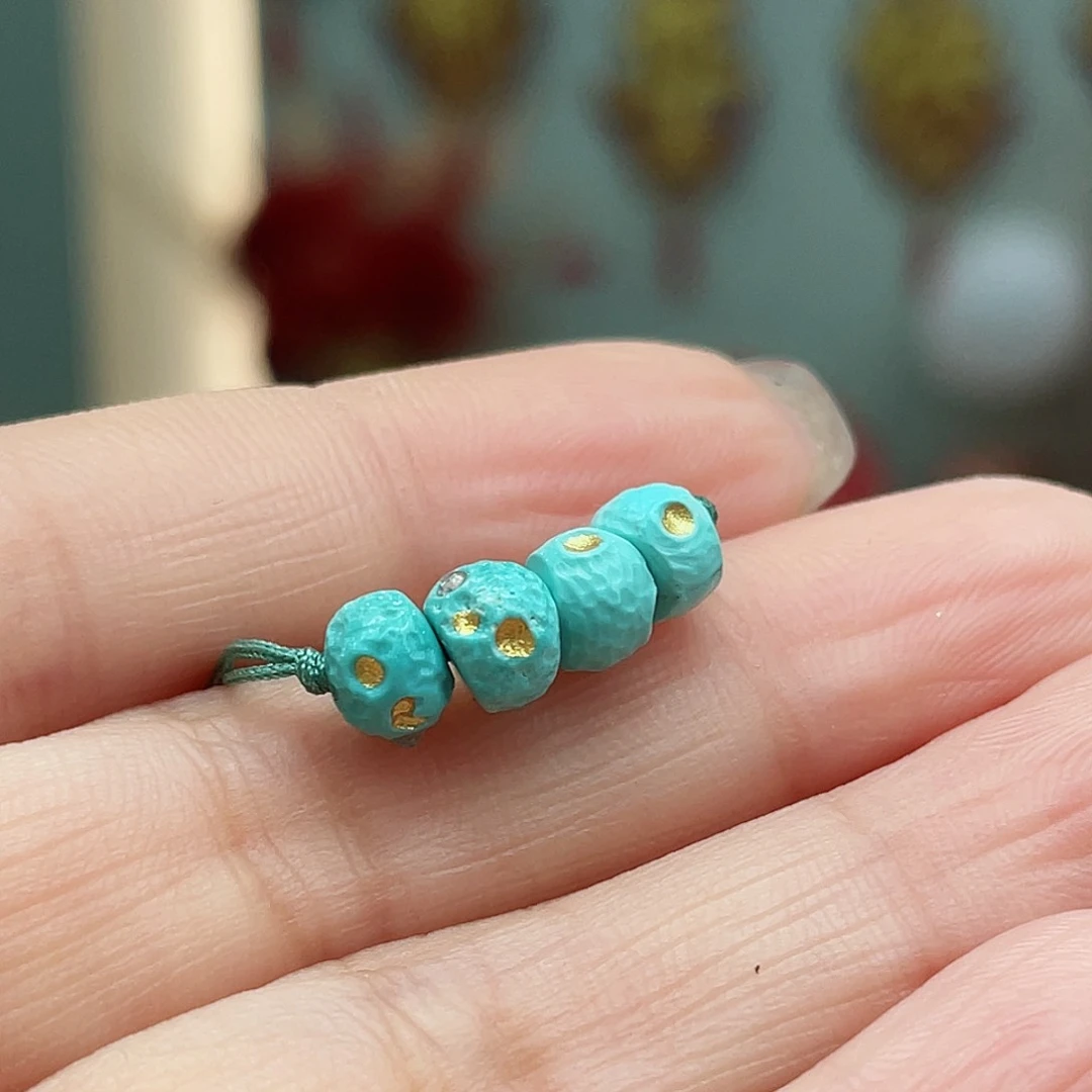 绿松石颈饰未镶嵌