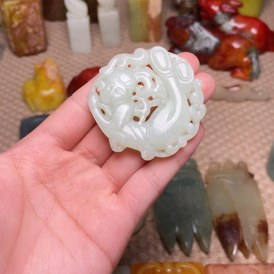 蛇纹石玉未镶嵌颈饰