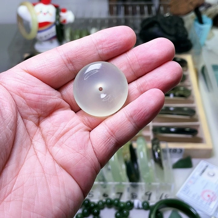 蛇纹石玉颈饰合金奶**?