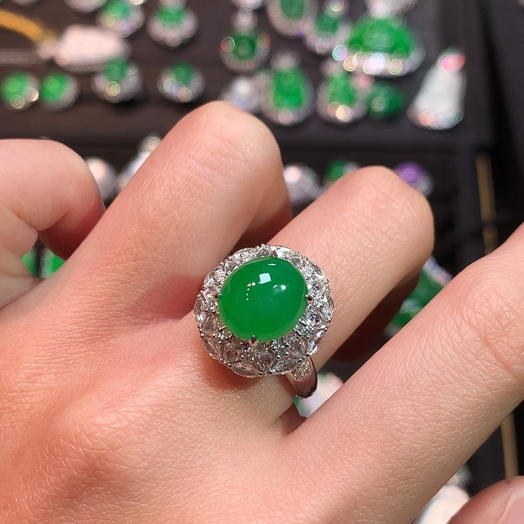 翡翠18K金镶嵌戒指满绿厚庄饱满戒指