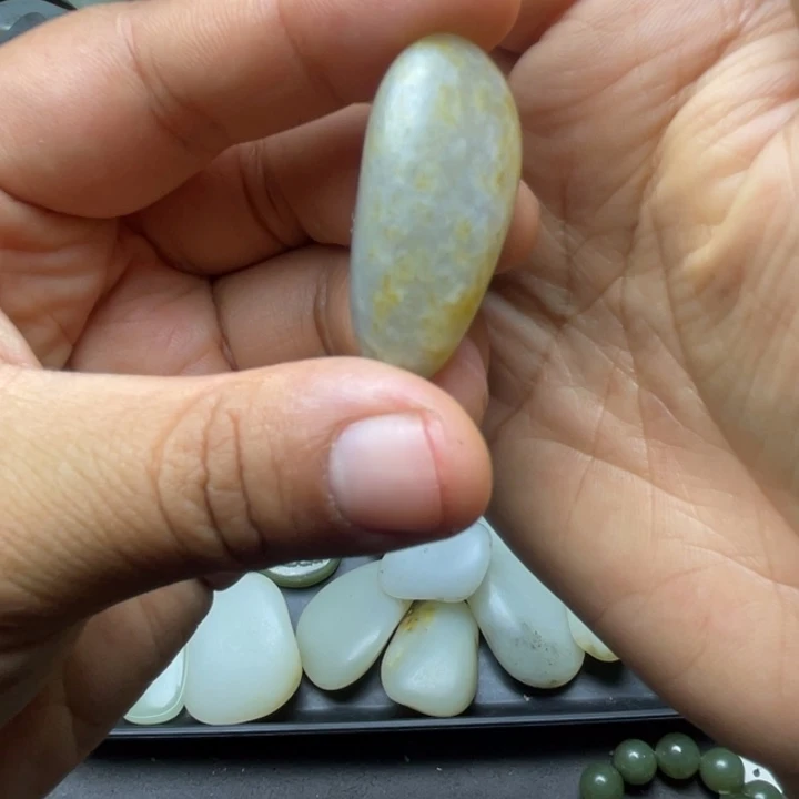 未镶嵌和田玉珠宝半成品