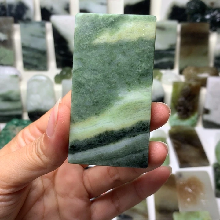 独山玉未镶嵌颈饰