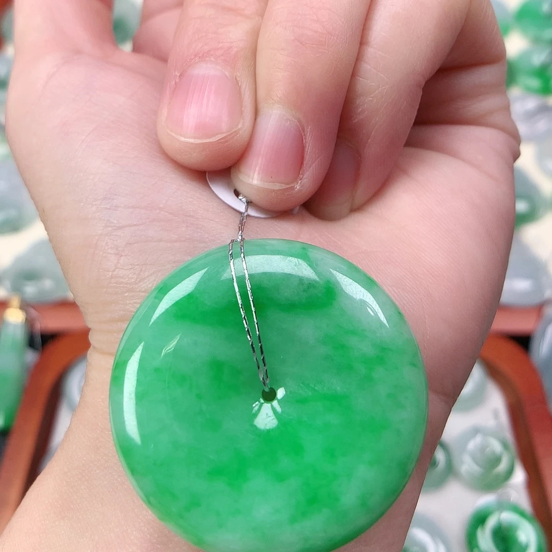 翡翠未镶嵌颈饰吊坠