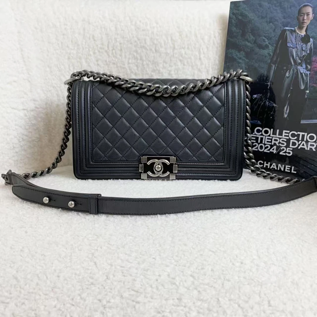 99新 Chanel/香奈儿 壹臻/黑银牛珐琅扣leboy中号 20开 82657022