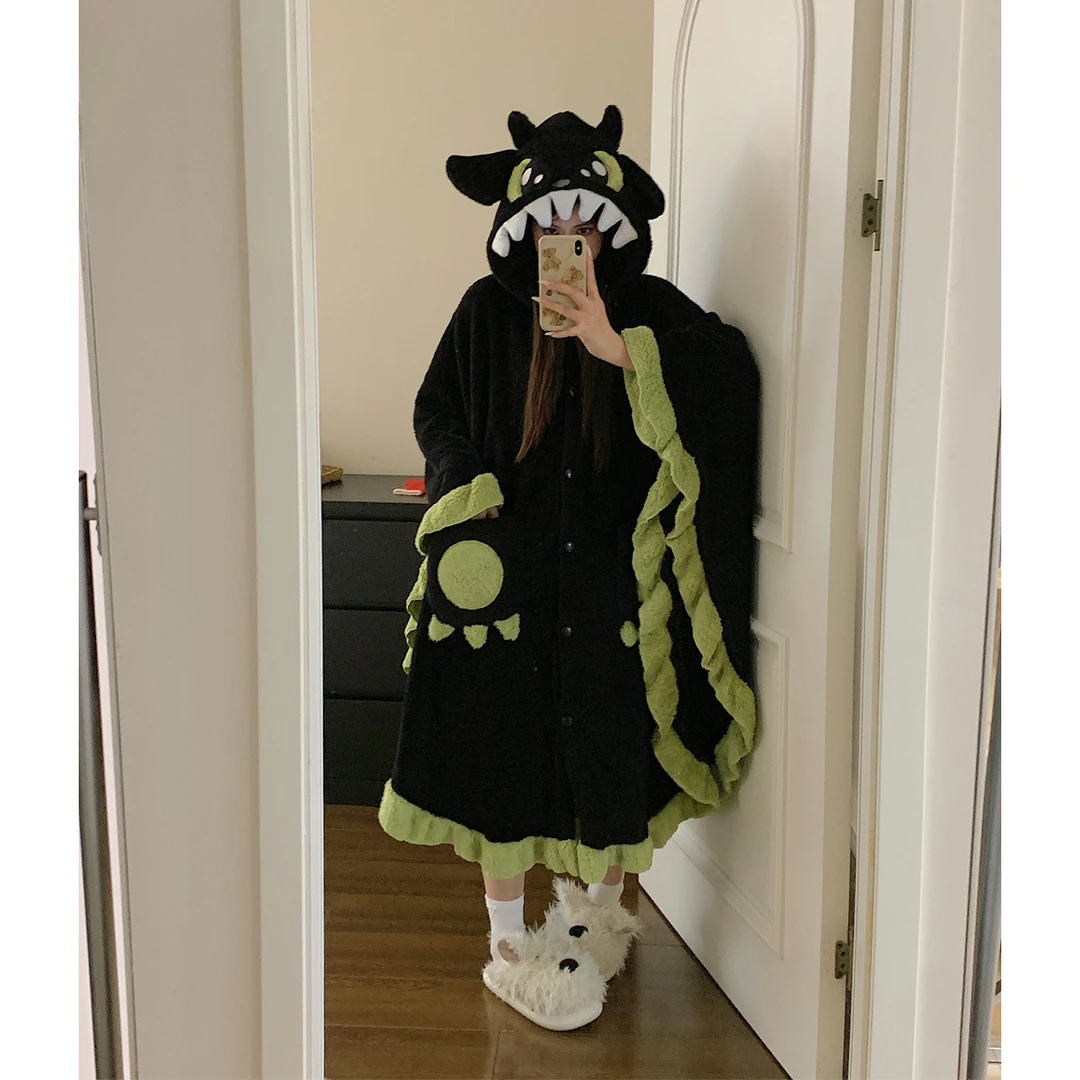 珊瑚绒睡衣女冬季加厚加绒斗篷睡袍保暖龙猫刺绣连帽可外穿家居服