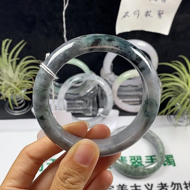 翡翠未镶嵌手镯76号。56.9圈
