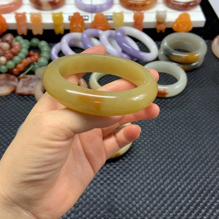 石英质玉未镶嵌手镯