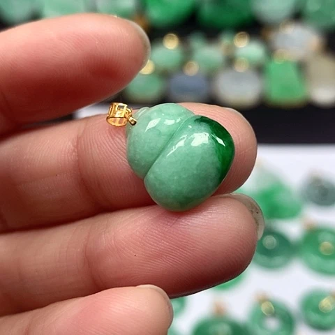 翡翠吊坠(不含链)18K金镶嵌