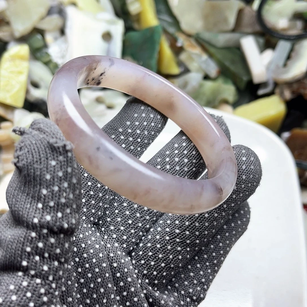 颈饰未镶嵌石英岩玉