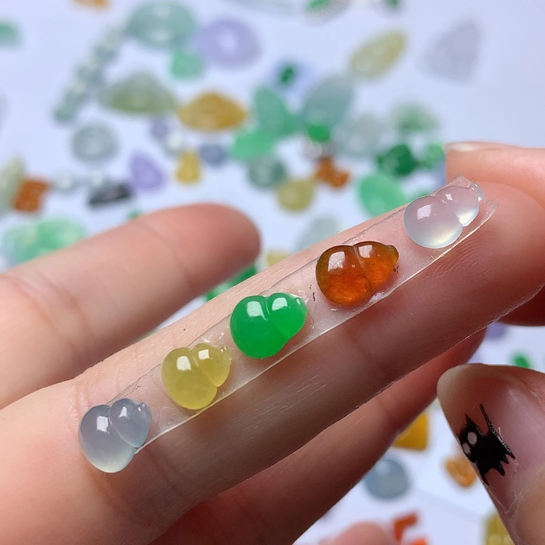 翡翠未镶嵌颈饰葫芦