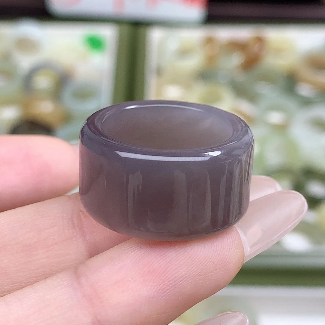 未镶嵌戒指和田玉