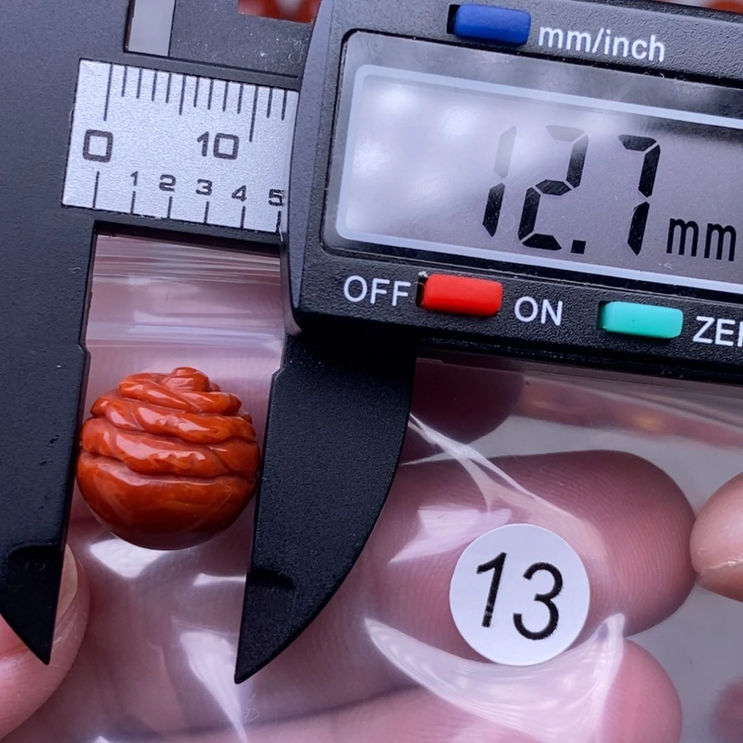 南红玛瑙未镶嵌配饰有瑕疵