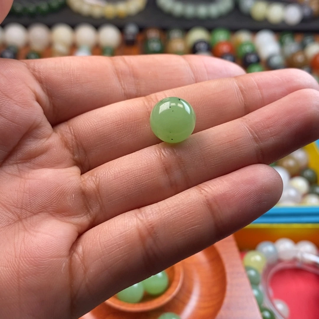 大***东和田玉未镶嵌珠宝奇石卡12苹果绿y