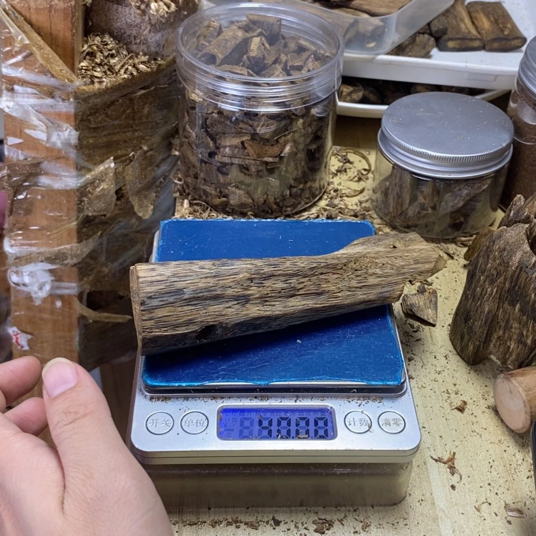香料绿奇楠虫漏白棋40克