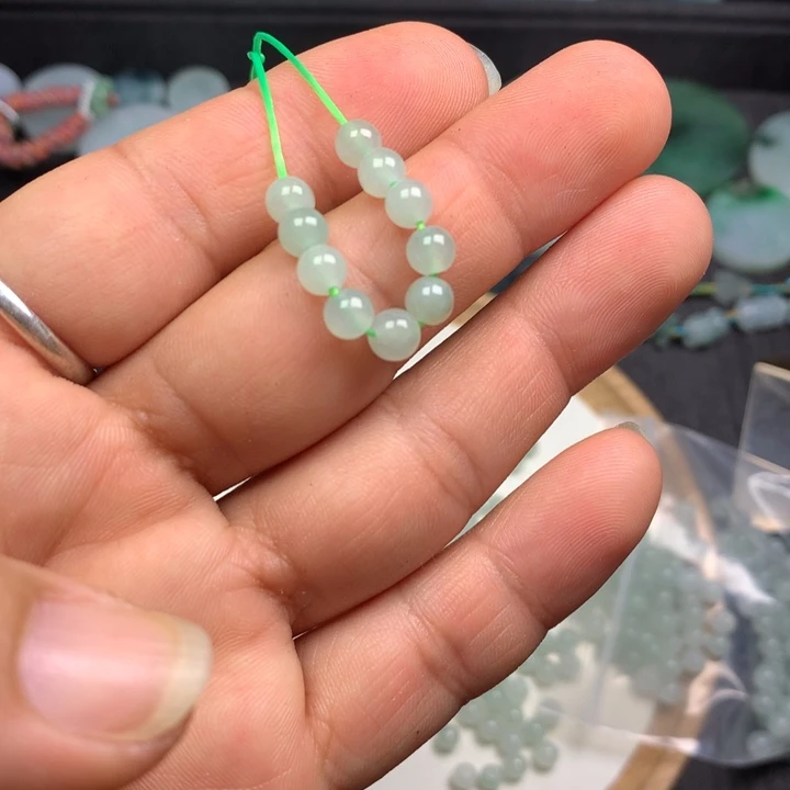 翡翠颈饰未镶嵌不退不换