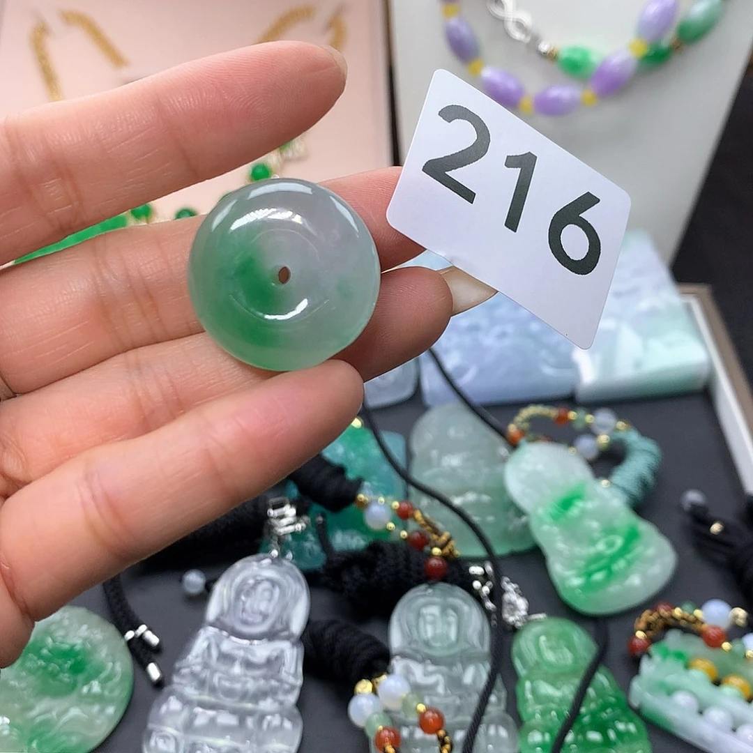 翡翠颈饰未镶嵌在